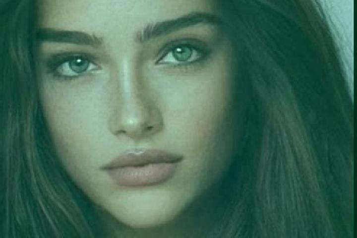 Eva, 22, a chestnut grey-eyed caucasian companion based in Bigouin. Offering Party Girl, GFE, Dinner Date. Available for incall and outcall, overnight bookin...