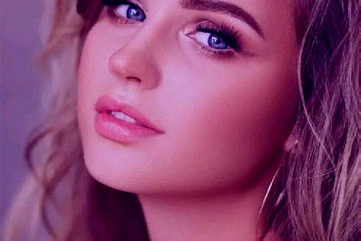 Eva, 22, a dark blonde blue-eyed slavic companion based in Ockelbo. Offering Party Girl, Girlfriend Experience, Domination, 69, Roleplay. Available for incal...