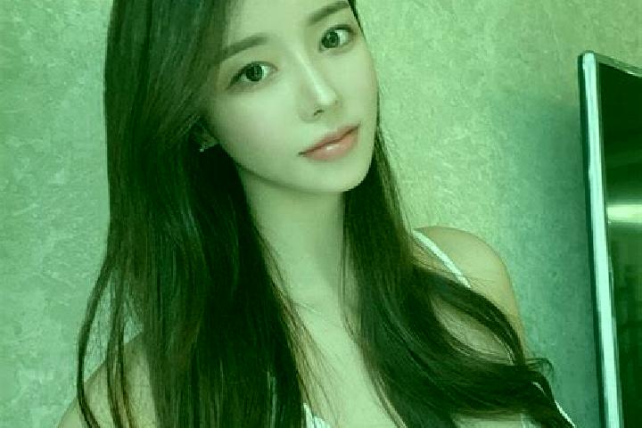 Eva, 22 — Escort in Guoji, China