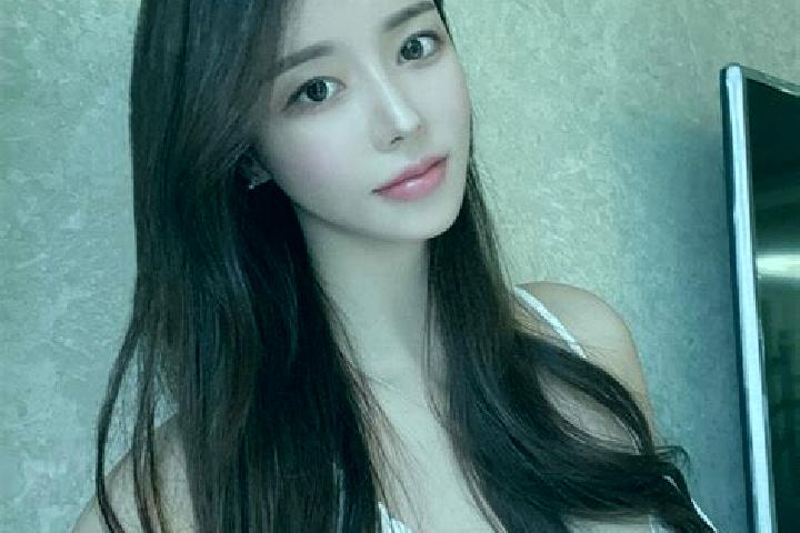 Eva, 22 — Escort in Kequ, China