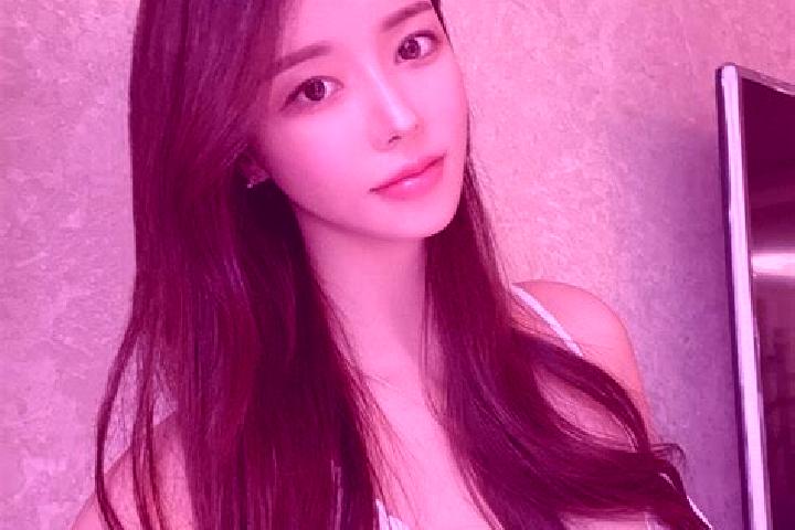 Eva, 22 — Escort in Simapu, China