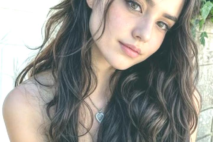 Eva, 23, a auburn hazel-eyed slavic companion based in Schenkelberg. Offering CIM, Erotic Massage, Tantra, Couples. Available for incall and outcall, day and...