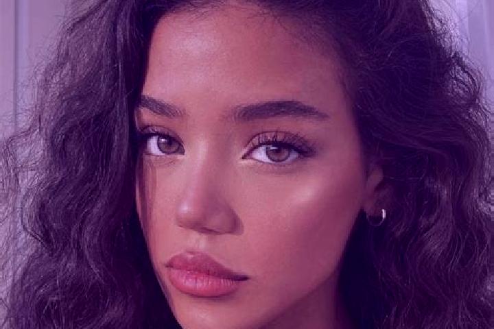Eva, 23, a black brown-eyed mixed companion based in Giai. Offering Erotic Massage, GFE, Party Girl, BDSM. Available for incall and outcall, day and evening ...