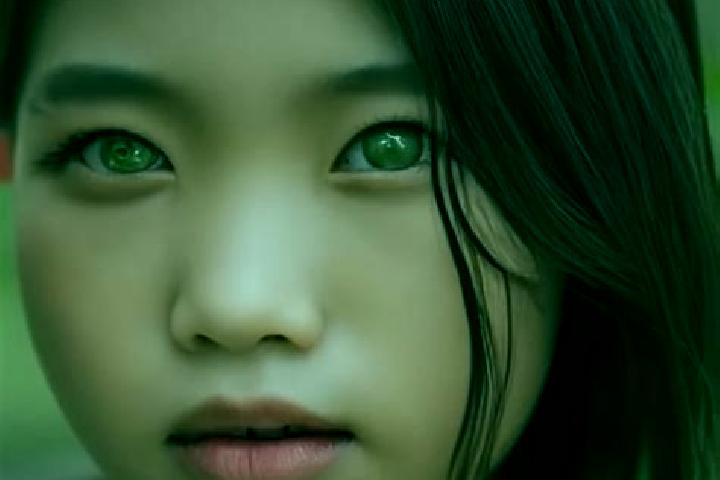 Eva, 23, a black green-eyed asian companion based in Rety. Offering BDSM, Couples, Erotic Massage. Available for incall and outcall, day and evening dates.