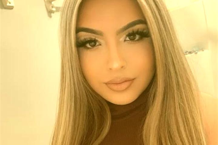 Eva, 23, a blonde amber-eyed latina companion based in Jugezhuang. Offering CIM, Party Girl, Girlfriend Experience, Striptease. Available for incall and outc...