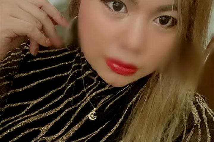 Eva, 23, a blonde grey-eyed asian companion based in Laojinchang. Offering GFE, Fetish, Striptease. Available for incall and outcall, day and evening dates.