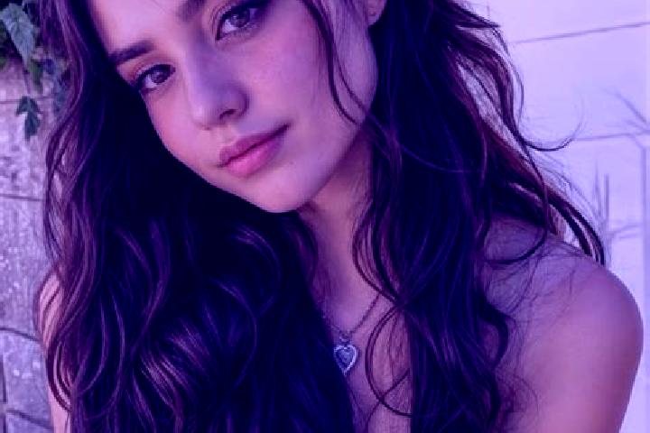 Eva, 23, a chestnut hazel-eyed mediterranean companion based in Ar Rudayyif. Offering Dinner Date, Prostate Massage, Party Girl, Girlfriend Experience, Fetis...