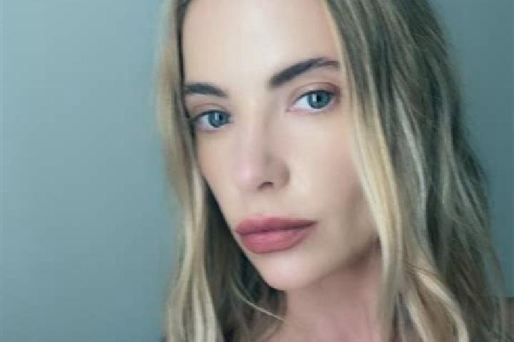 Eva, 23 — Escort in Newnham, Australia
