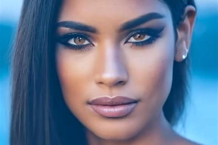 Eva, 24, a auburn amber-eyed latina companion based in Horsovsky Tyn. Offering Fetish, Couples, Massage, OWO. Available for incall and outcall, day and eveni...