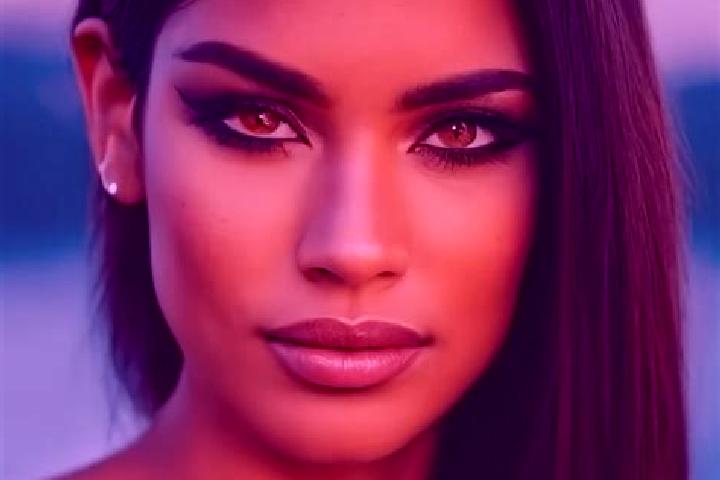 Eva, 24, a red grey-eyed latina companion based in Dolni Hbity. Offering Dinner Date, Travel Companion. Available for incall and outcall, day and evening dates.