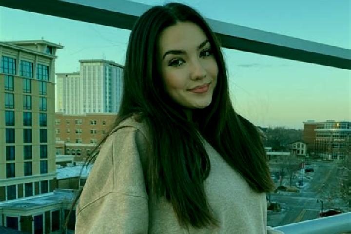 Eva, 24 — Escort in Lower McCully, United States