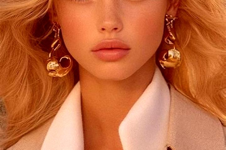 Eva, 25, a blonde grey-eyed mixed companion based in Sandvika. Offering Overnight, CIM. Available for incall and outcall, day and evening dates.