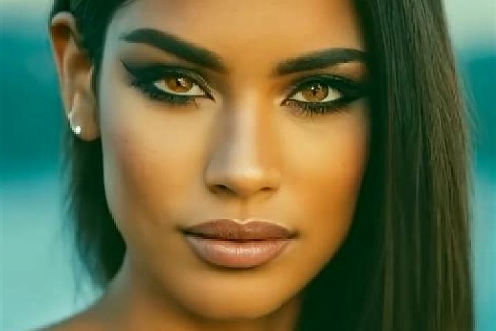 Eva, 25, a brunette amber-eyed latina companion based in Kimberley. Offering Duos, Roleplay, Couples, 69. Available for incall and outcall, overnight booking...