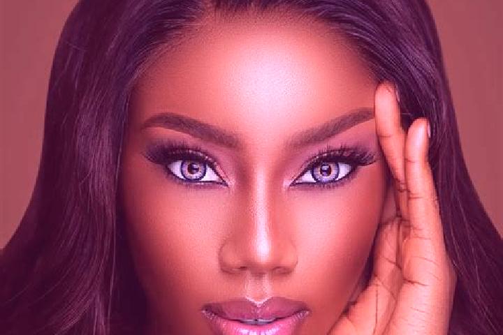 Eva, 25, a red blue-eyed ebony companion based in Lumina. Offering Domination, Massage, Striptease. Available for incall and outcall, overnight bookings avai...