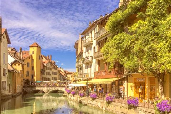 Eva, 25 — Escort in La Riche, France