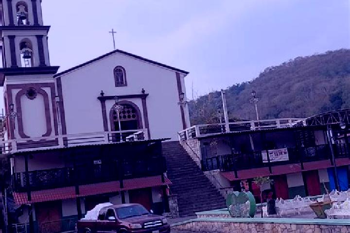 Eva, 25 — Escort in San Martin Chalchicuautla, Mexico