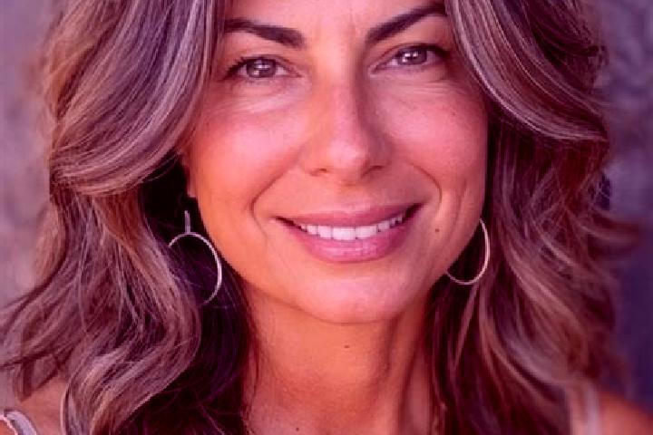 Eva, 26, a brunette grey-eyed latina companion based in Huanipaca. Offering CIM, Duos. Available for incall and outcall, overnight bookings available.