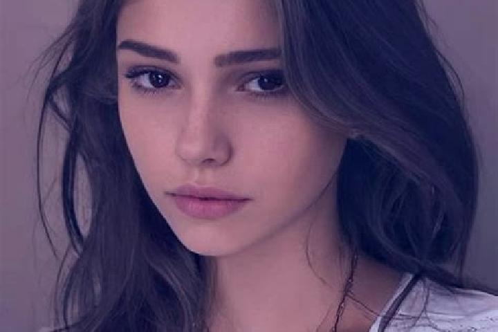 Eva, 26, a chestnut grey-eyed slavic companion based in Sardinia. Offering GFE, Duos, Girlfriend Experience. Available for incall and outcall, day and evenin...