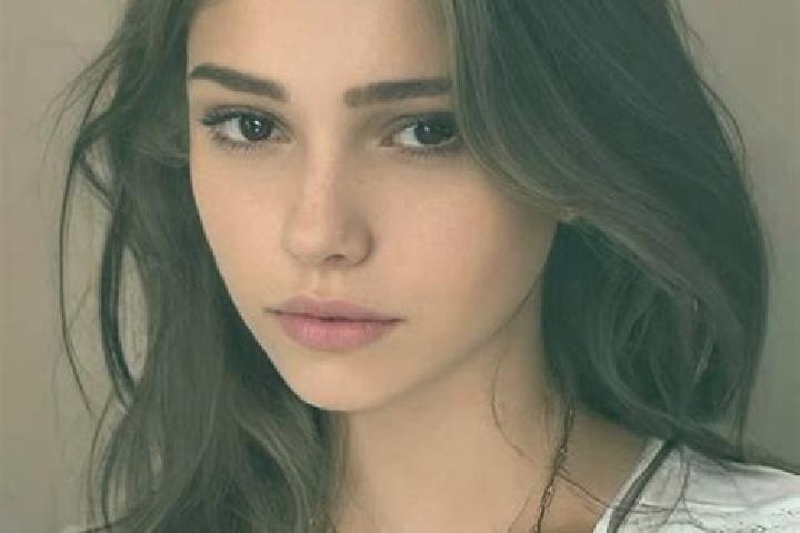 Eva, 26, a chestnut hazel-eyed slavic companion based in Urussu. Offering Striptease, OWO, Duos. Available for incall and outcall, day and evening dates.