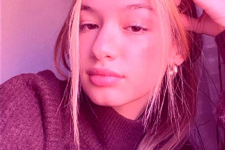 Eva, 27, a blonde brown-eyed mixed companion based in La Punta. Offering GFE, Roleplay, 69, Massage. Available for incall and outcall, day and evening dates.