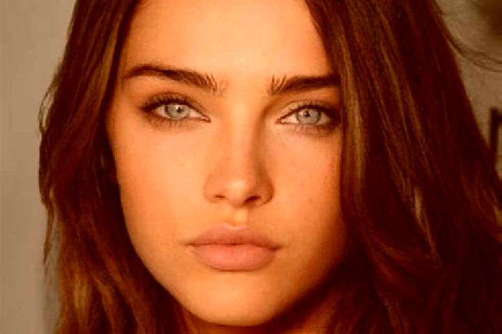 Eva, 27, a brunette blue-eyed middle eastern companion based in Botiz. Offering OWO, Tantra, Fetish. Available for incall and outcall, day and evening dates.