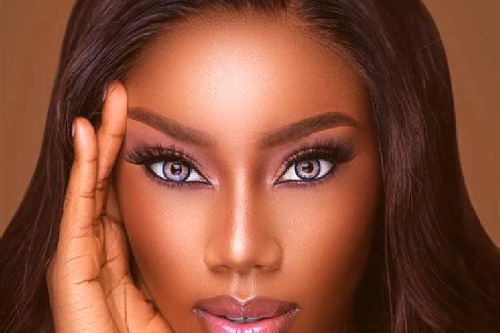 Eva, 27, a chestnut blue-eyed ebony companion based in Dumalneg. Offering OWO, Domination, Roleplay, Deep French Kissing, GFE. Available for incall and outca...