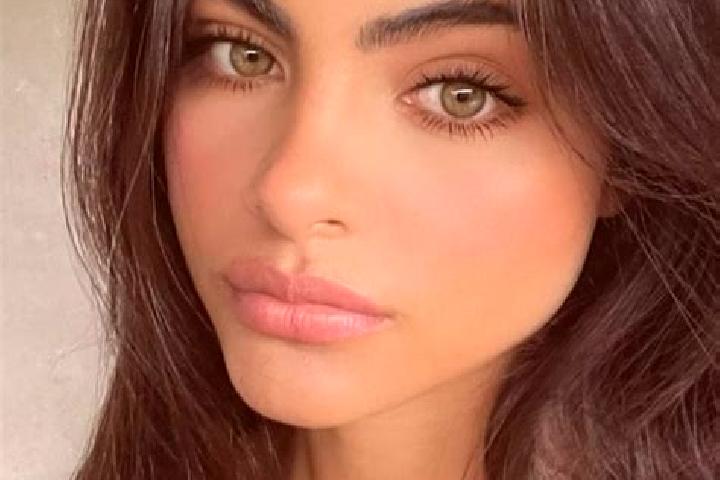 Eva, 27, a chestnut green-eyed indian companion based in Hollandsche Rading. Offering Tantra, GFE, CIM, Erotic Massage. Available for incall and outcall, ove...