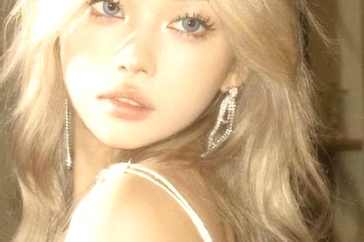 Eva, 27, a platinum blonde amber-eyed asian companion based in Kedalon. Offering Roleplay, 69, OWO, Duos. Available for incall and outcall, day and evening d...