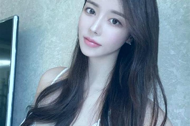 Eva, 27 — Escort in Biru, China