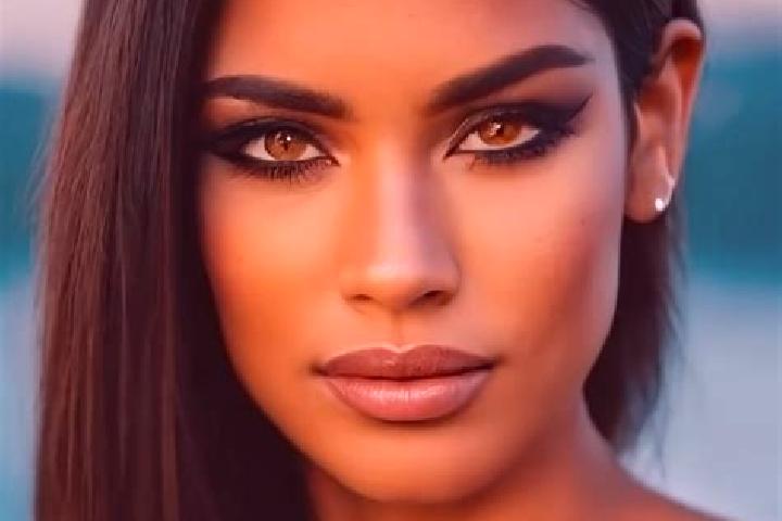 Eva, 28, a black green-eyed latina companion based in Refrontolo. Offering A-Level, BDSM, GFE. Available for incall and outcall, day and evening dates.