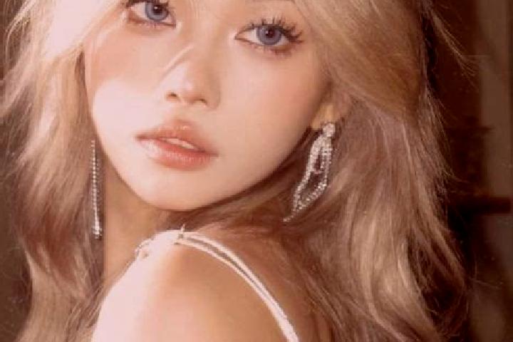 Eva, 28, a blonde amber-eyed asian companion based in Qoren. Offering Travel Companion, 69, Domination, Roleplay. Available for incall and outcall, day and e...