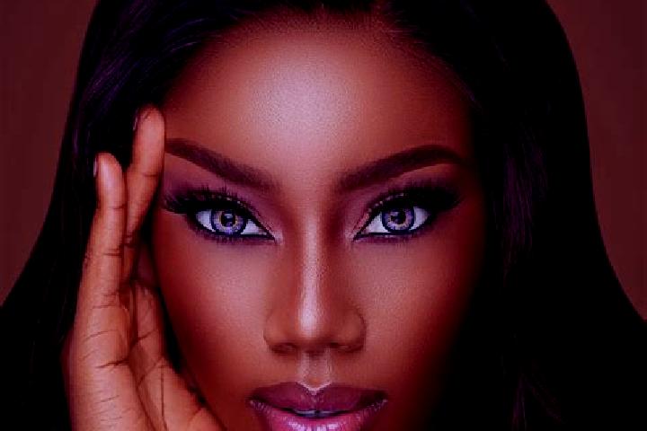 Eva, 28, a chestnut blue-eyed ebony companion based in Steinhorst. Offering Tantra, Striptease, Roleplay. Available for incall and outcall, day and evening d...