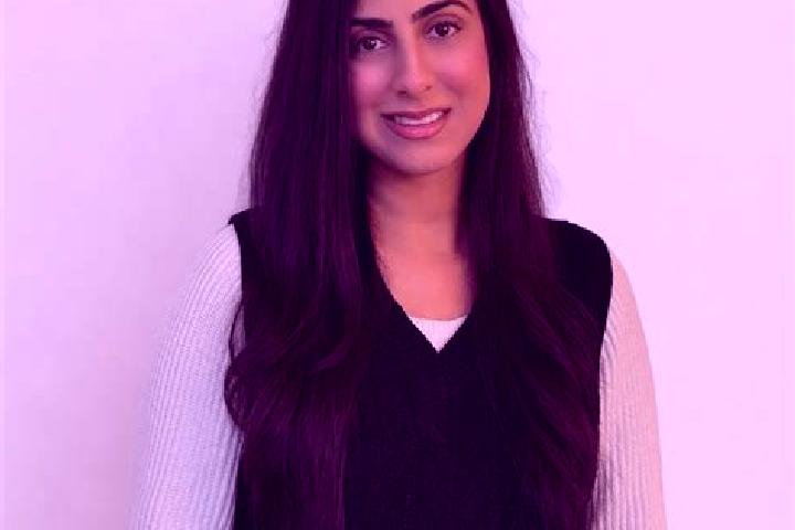 Eva, 28, a red blue-eyed indian companion based in New Hyde Park. Offering Duos, 69, GFE. Available for incall and outcall, day and evening dates.