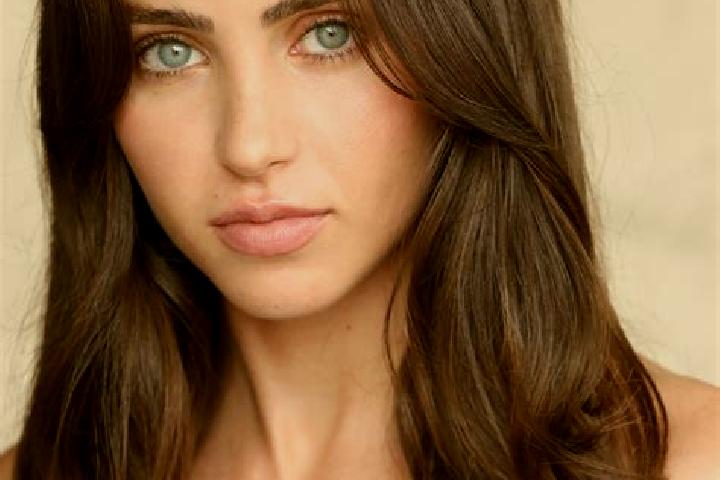 Eva, 29, a blonde brown-eyed ebony companion based in Mala Kopania. Offering 69, Dinner Date, Roleplay. Available for incall and outcall, day and evening dates.