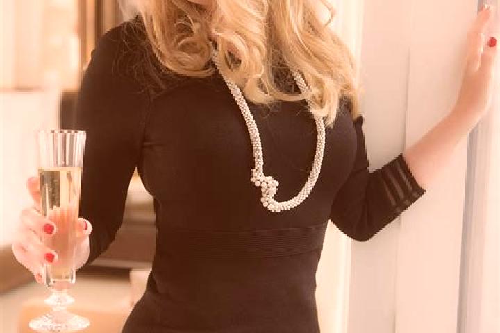 Eva, 29, a blonde dark-eyed mixed companion based in Jitaru. Offering Dinner Date, BDSM, Deep French Kissing. Available for incall and outcall, overnight boo...