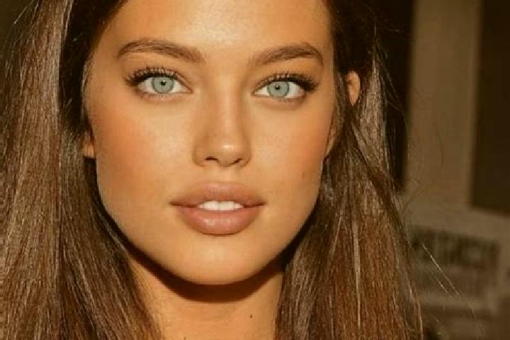 Eva, 29, a chestnut dark-eyed mediterranean companion based in Villalobos. Offering A-Level, Massage. Available for incall and outcall, day and evening dates.