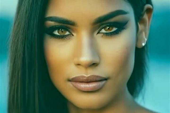 Eva, 29, a red amber-eyed latina companion based in Pozo de Guadalajara. Offering Girlfriend Experience, OWO, Overnight. Available for incall and outcall, ov...