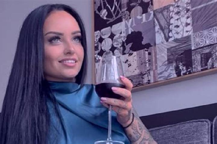 Eva, 29 — Escort in Deer Lodge, United States