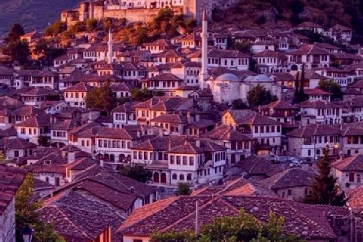 Eva, 29 — Escort in Topojan, Albania