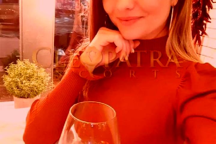 Eva, 30, a auburn amber-eyed mediterranean companion based in Cikembar. Offering Massage, OWO, Party Girl. Available for incall and outcall, overnight bookin...