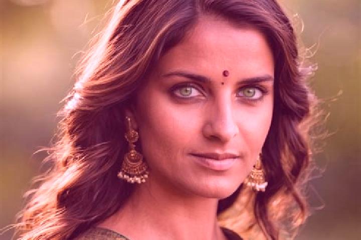 Eva, 30, a brunette green-eyed indian companion based in Qingkenpao. Offering Roleplay, Travel Companion, Duos, Domination. Available for incall and outcall,...