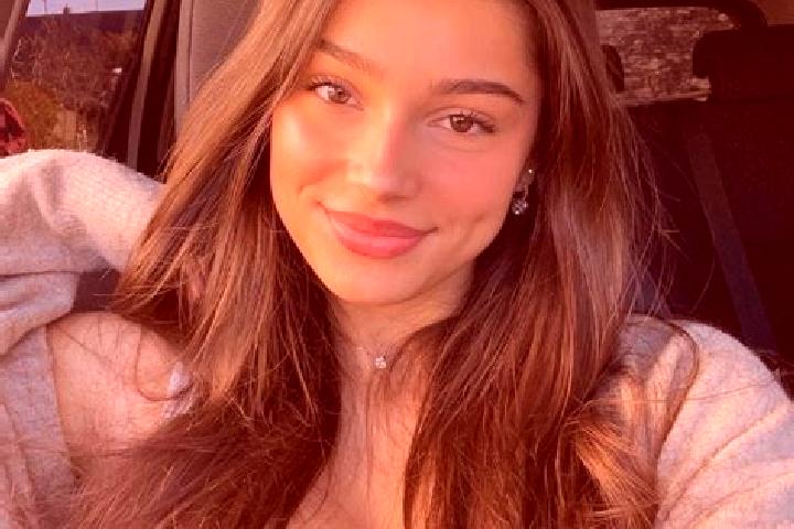 Eva, 30, a brunette hazel-eyed caucasian companion based in Jameston. Offering Duos, Party Girl, A-Level. Available for incall and outcall, overnight booking...