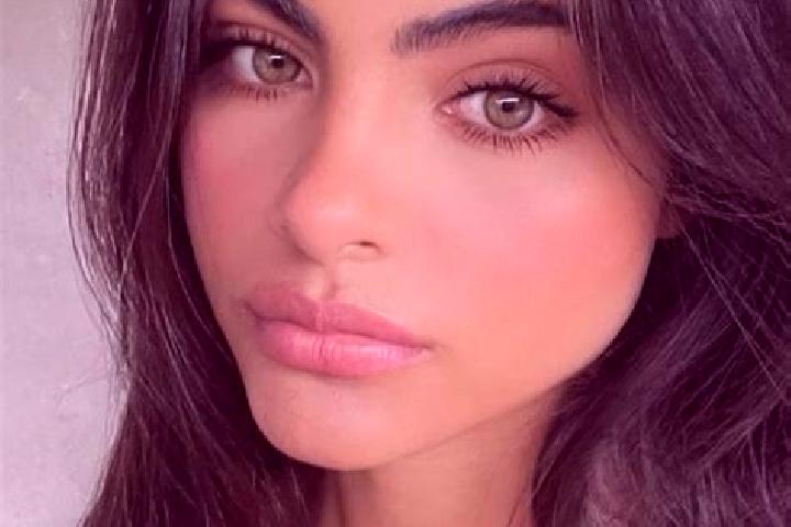 Eva, 30, a dark blonde hazel-eyed middle eastern companion based in Kyras Vrysi. Offering Massage, Prostate Massage, Erotic Massage, Duos, Party Girl. Availa...