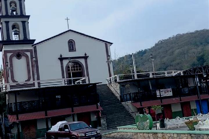 Eva, 30 — Escort in San Martin Chalchicuautla, Mexico