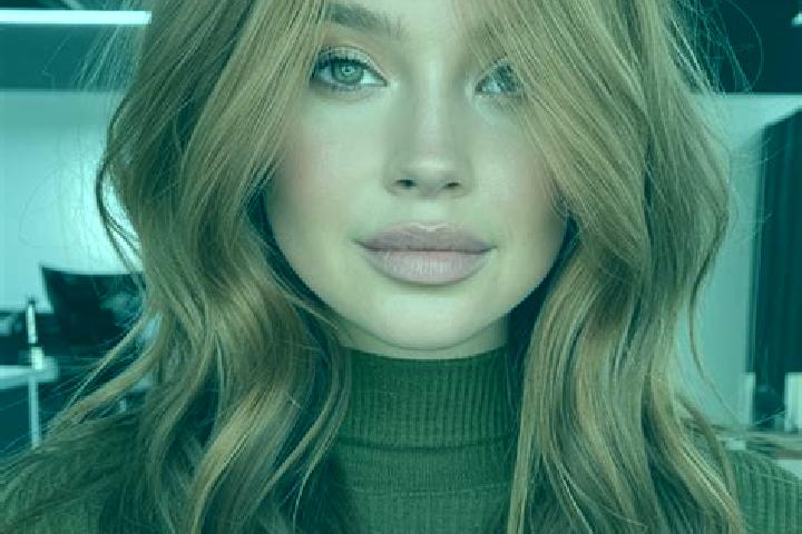 Eva, 31, a auburn grey-eyed caucasian companion based in Hoevenen. Offering Tantra, CIM, Dinner Date. Available for incall and outcall, day and evening dates.