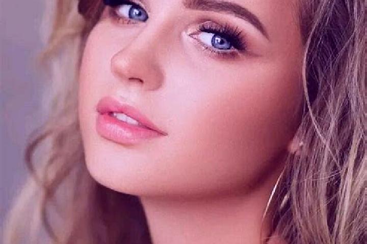Eva, 31, a dark blonde blue-eyed middle eastern companion based in Albignano. Offering Massage, Dinner Date, Girlfriend Experience, Couples. Available for in...