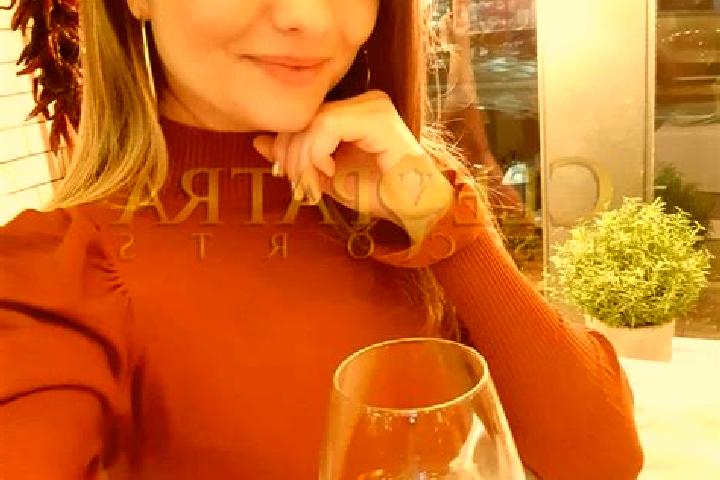 Eva, 31, a red hazel-eyed latina companion based in Zehusice. Offering OWO, Dinner Date, Erotic Massage, Travel Companion, Striptease. Available for incall a...