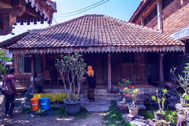 Eva, 31 — Escort in Gesik, Indonesia