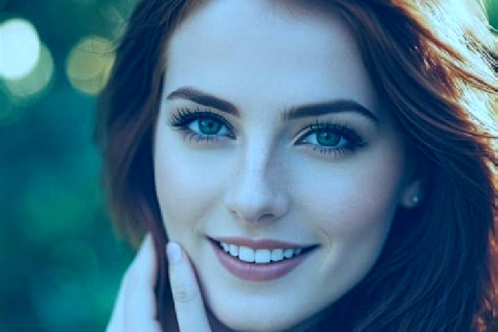 Eva, 32, a auburn amber-eyed caucasian companion based in Olhopil. Offering GFE, Duos, A-Level, Striptease. Available for incall and outcall, day and evening...