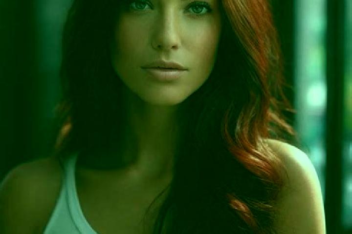 Eva, 32, a auburn hazel-eyed latina companion based in Gurskoye. Offering Striptease, A-Level, Couples. Available for incall and outcall, day and evening dates.